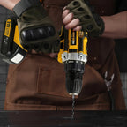 Juego de taladro inalámbrico. El nuevo taladro está equipado con un portabrocas sin llave de 3/8 de pulgada y una luz de trabajo. Tiene las funciones de un taladro de pistola T y un destornillador eléctrico ideal para proyectos domésticos. Con un diseño e