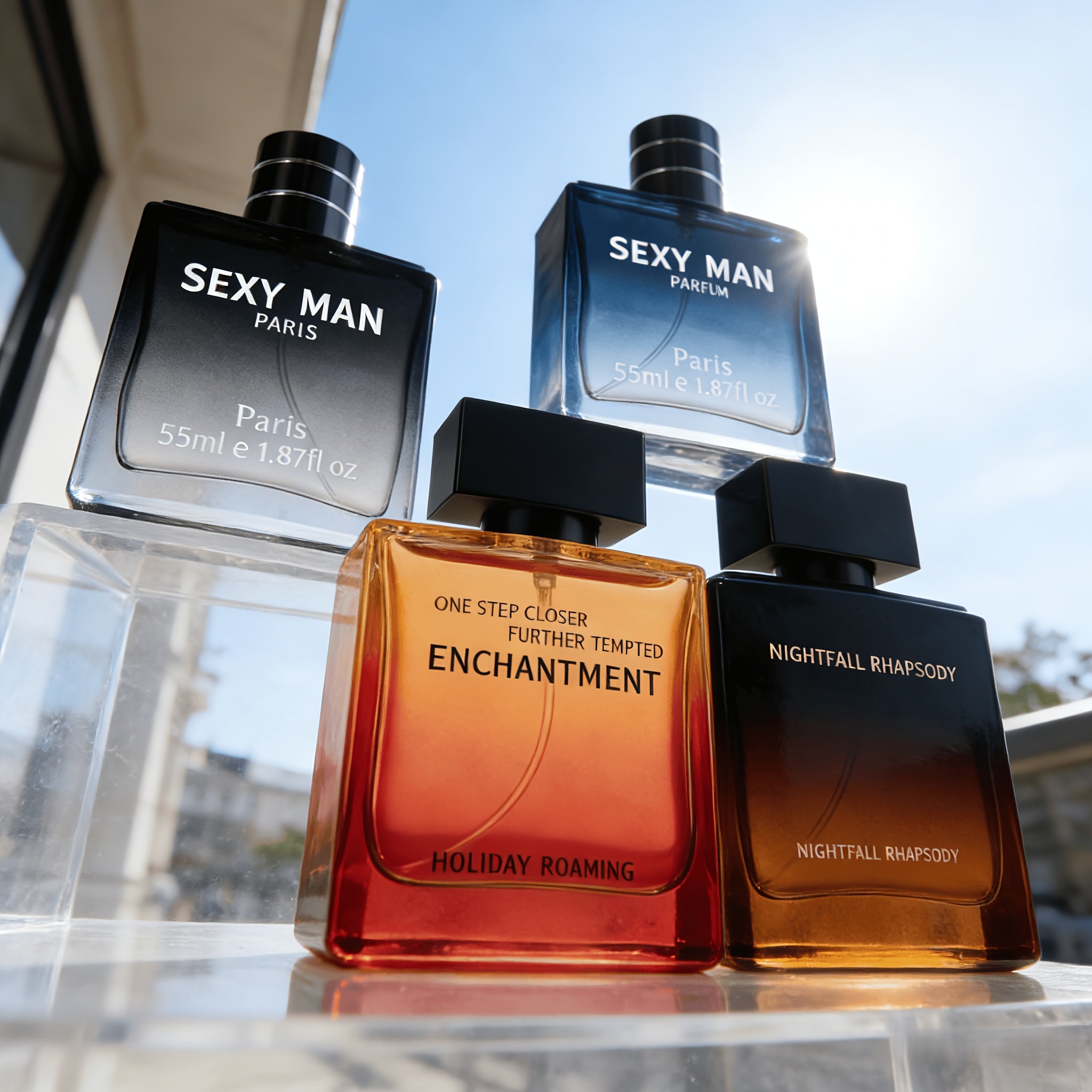 Un set de fragancias de cuatro piezas, que incluye perfume y colonia para hombre, para realzar el encanto y proporcionar un aroma duradero. Adecuado para uso personal o como regalo de vacaciones, totalizando