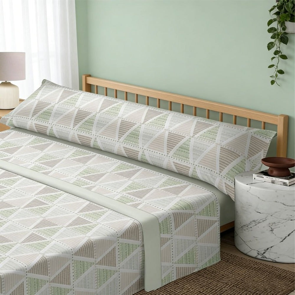 Juego de cama de tres piezas apto para todas las estaciones, que incluye una sábana, una sábana ajustable y fundas de almohada. Medidas: 90 cm, 105 cm, 135 cm, 150 cm y 180 cm.