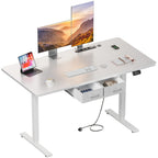 Escritorio de oficina eléctrico ajustable en altura, mesa de PC de oficina para juegos con enchufes incorporados, escritorio ajustable en altura para sentarse o estar de pie con 2 cajones de tela, escritorio grande, función de memoria, 5 tamaños