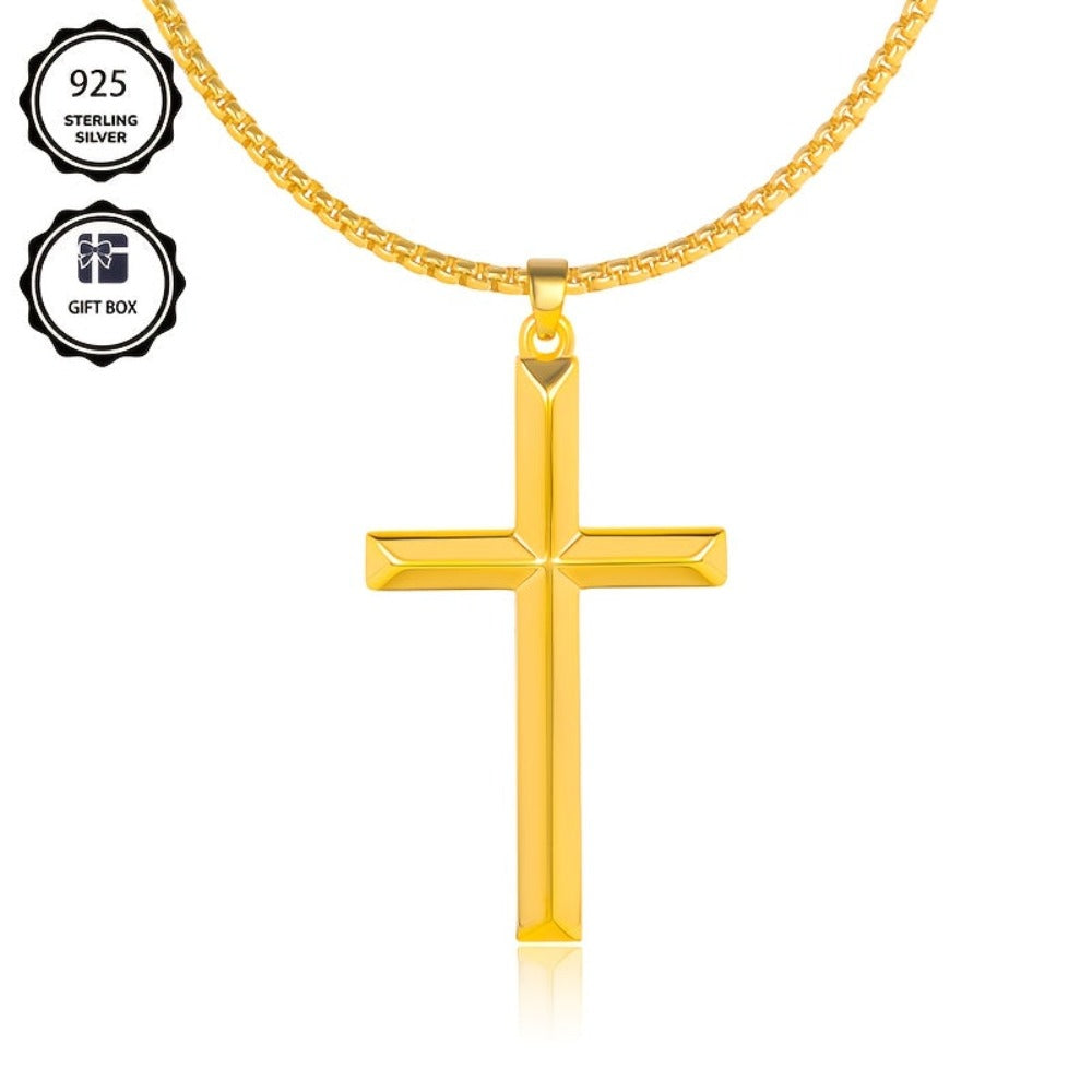 Este elegante y moderno collar con colgante para hombre está hecho de plata 925 y plateado con oro de 18K. Incluye una cadena tipo caja y un colgante de cruz tridimensional. product image