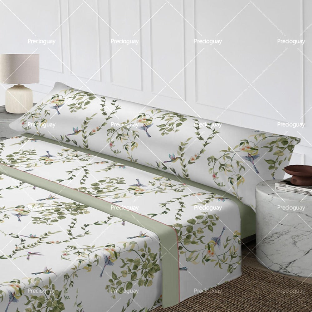 Juego de cama de tres piezas apto para todas las estaciones, que incluye una sábana, una sábana ajustable y fundas de almohada. Medidas: 90 cm, 105 cm, 135 cm, 150 cm y 180 cm.
