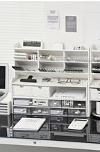 1pc Escritorio Multinivel con Portabolsígrafos Inclinado y Acabado Blanco Mate - Estante Cúbico Ahorrador de Espacio, Estantes de Almacenamiento con Particiones para Suministros de Oficina, Libros, Papelería - Compatible con Organización de Escritorio y O