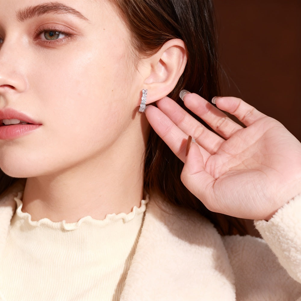 Un par de aretes de aro de plata de ley 925 para mujer, peso total del producto (1.2g) para incrustaciones de circonita, peso total del producto (6.14g) para estilo dorado, peso total del producto (5.15g) para estilo plateado. Regalos perfectos para mujer