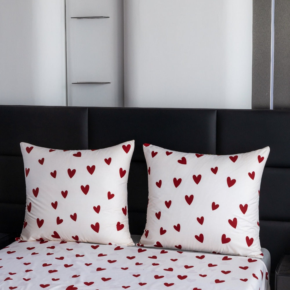 ¡Un conjunto de ropa de cama elegante en un color moderno que cambiará tu dormitorio! El conjunto incluye: 1 funda de edredón + 2 fundas de almohada (sin relleno). La tela suave y transpirable proporcionará comodidad durante todo el año - ¡perfecto para c