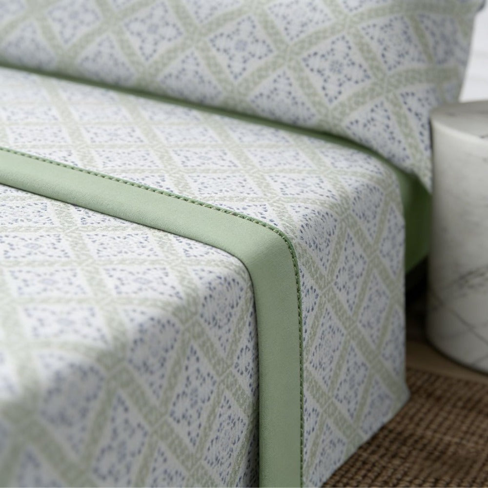 Juego de cama prémium de tres piezas: sábana bajera, sábana y funda de almohada. Suave y cómodo, disponible en varios colores y tamaños, fácil de cuidar.