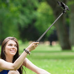 Palo Selfie Retráctil Profesional de 101.6 cm, Trípode de Suelo para Transmisiones en Vivo, con Control Remoto Inalámbrico, Rotación de 360°, Diseño Estable Anti-vibración. Ideal para Vlogs de Viajes y Exteriores para Transmisiones en Vivo. Compatible con