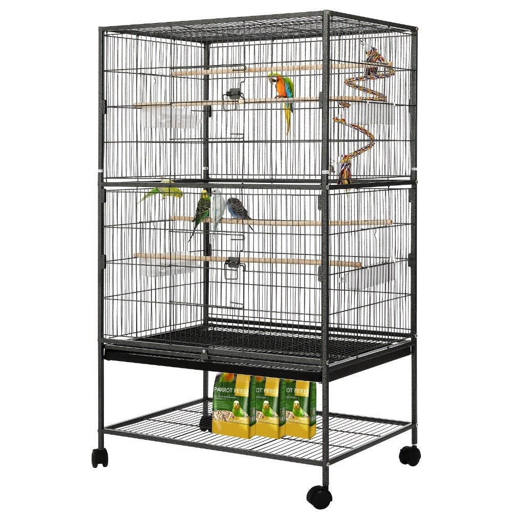 Jaula Grande para Aves, Jaula de Metal con 4 Ruedas, Jaula para Periquitos con Comedero y Columpio Saltarín, 2 Puertas y 4 Barras de Madera, 132 x 78 x 52 cm