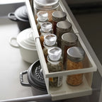 Estante de Especias Expandible, Estante de Metal Multifuncional, Estante de Almacenamiento Retráctil para Varios Botellas y Frascos en la Cocina - Estante de Platos de Un Solo Nivel, Orden y Arreglo, Uso Multiusos, Regalo Perfecto para el Día del Padre