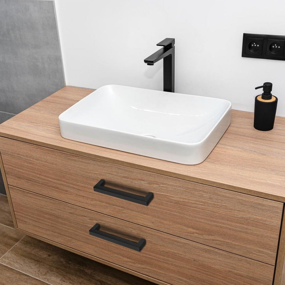 Juego de 10 Tiradores Negros Mate para Muebles, Diseño Cuadrado, Distancia de Agujeros de 128 mm, 160 mm, Modernos y Estéticos para Gabinetes y Cajones, Ideal para Cocina, Baño y Sala – Incluye Tornillos