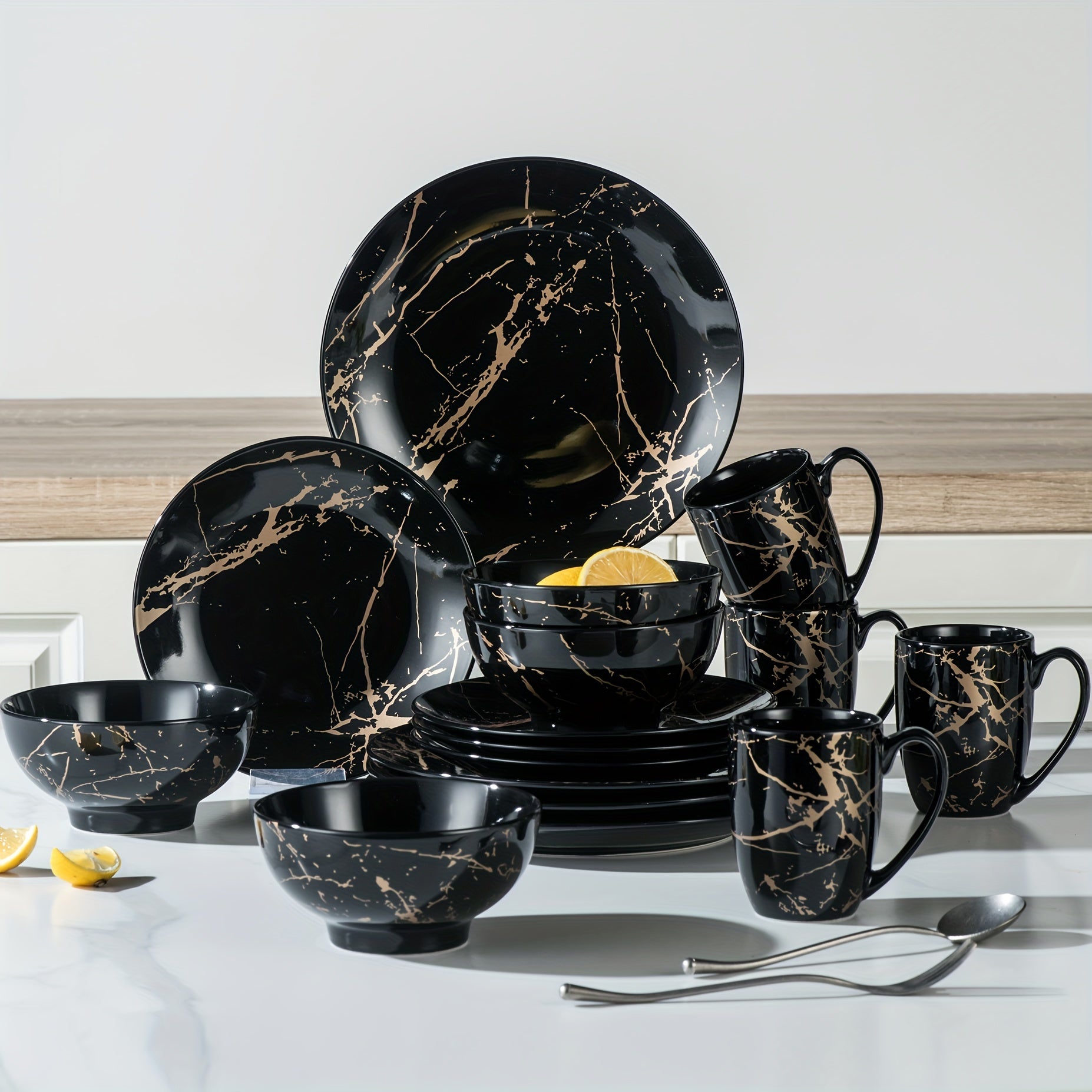 Juego de platos y tazones negros para 4, juego de vajilla de porcelana de 16 piezas con esmalte de salpicaduras doradas, juego de platos redondos con tazas, apto para lavavajillas y microondas variant image